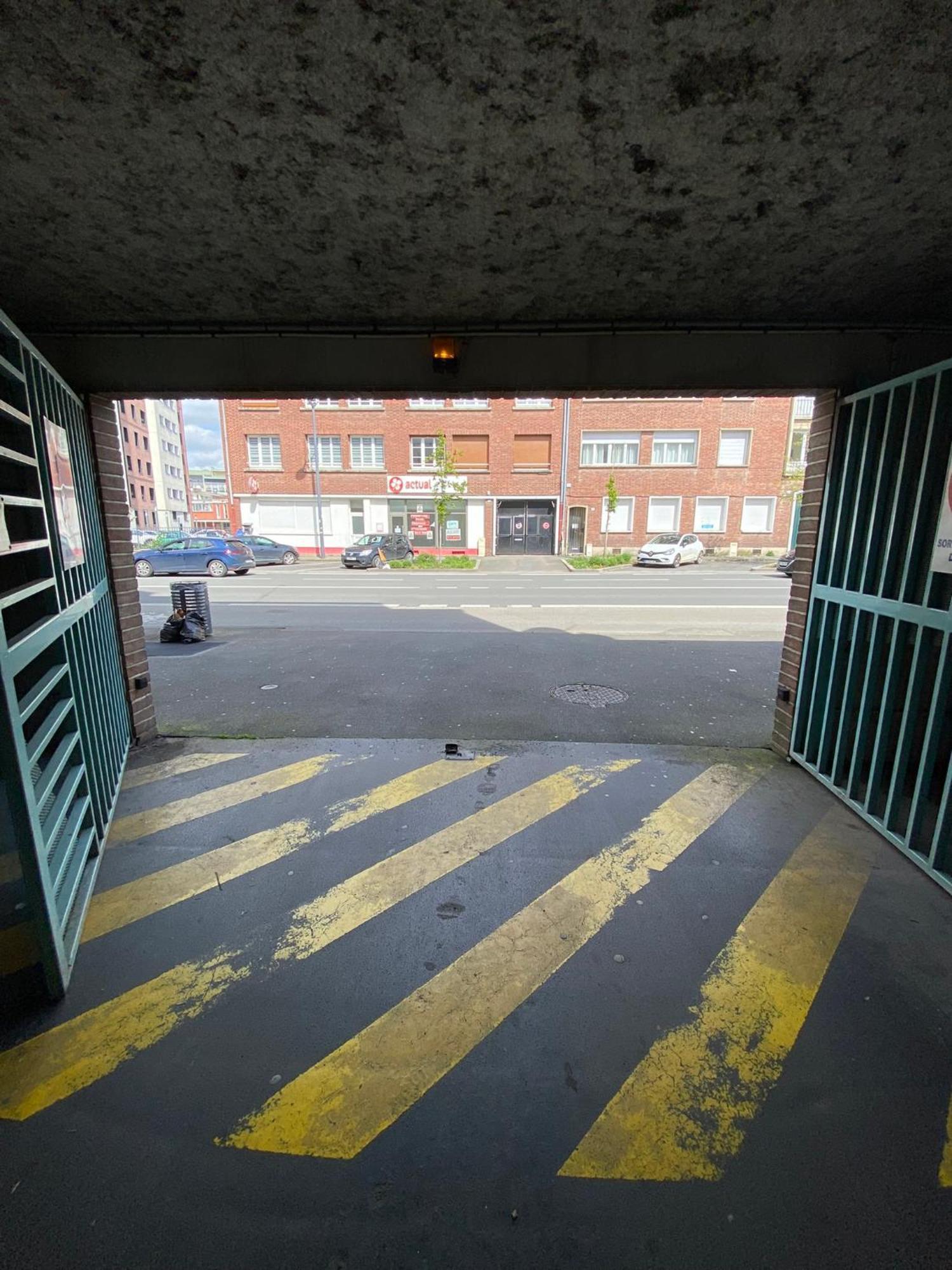 2 Chambres Hyper Centre Avec Place De Parking Et Wifi Amiens Luaran gambar